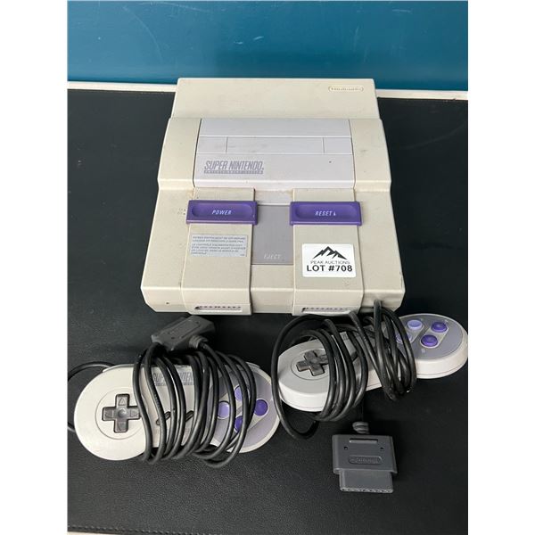 Lot of 1 Super Nintendo Entertainment System w/ 2 Controllers (*Used)