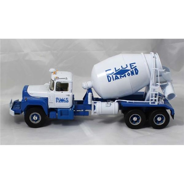 1st Gear Mack R-Model Mixer 1.34