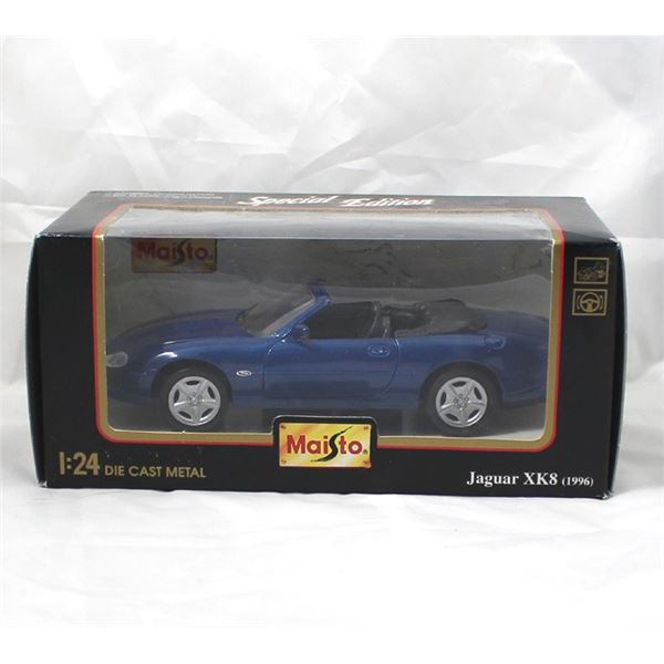 Maisto 1996 Jaguar XK8 1/24 scale