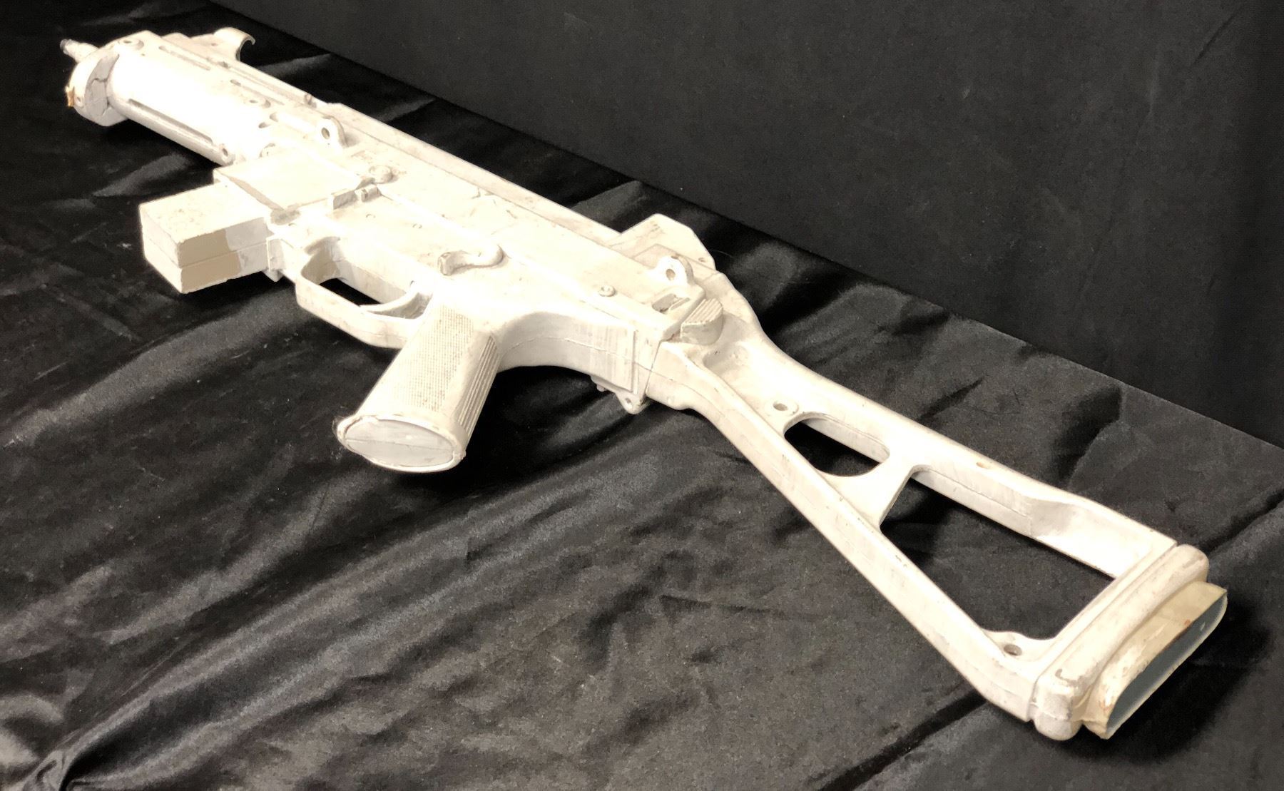 Custom-made 3D printed UMP submachine airsoft gun prop