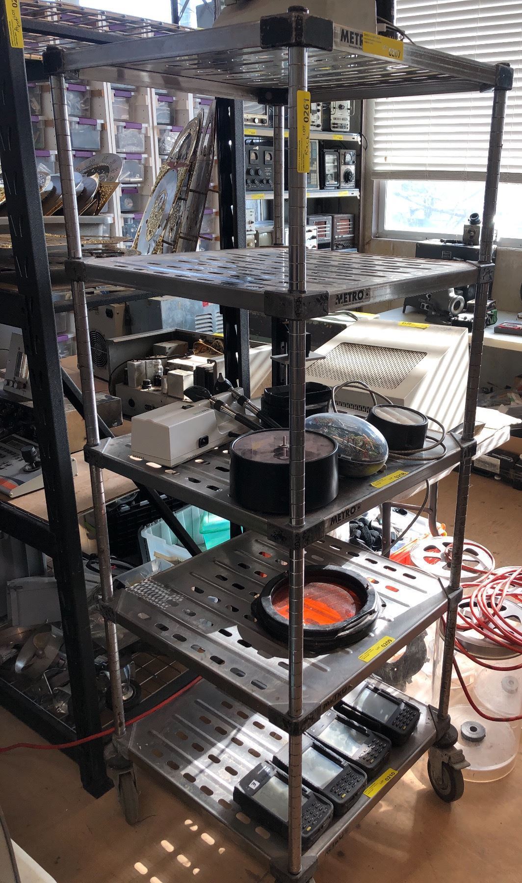 5 Tier metal rolling shelving rack (Approx 2ft x 2ft x 68in tall)