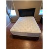 Image 2 : Queen Bed Set