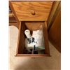 Image 8 : Kenmore 16 Stitch Sewing Machine and Wood Cabinet