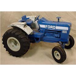 VINTAGE FORD 8600 TRACTOR