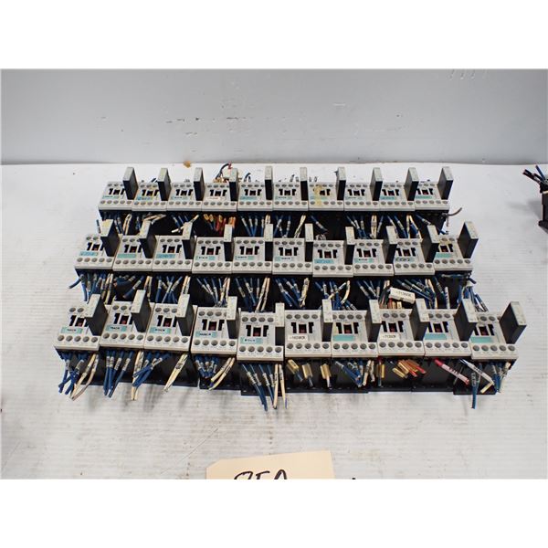 Lot of (30) Siemens #3RH1131-1BB40 Contactors