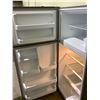 Image 2 : STAINLESS STEEL FRIDGE (UNKNOWN BRAND) REQUIRES REPAIR TO FOOT