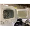 Image 2 : FRIGIDAIRE GALLERY SERIES COMMERCIAL HEAVY-DUTY SUPER CAPACITY SOUND SILENCER STACKING WASHER &