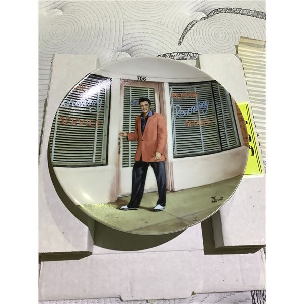 ELVIS PRESLEY LOOKING AT A LEGEND PLATE 11 "ENTERING SUN STUDIO" LIMITED EDITION COLLECTIBLE PLATE