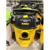 Image 2 : 2 DEWALT VACUUMS (UNKNOWN WORKING CONDITION)