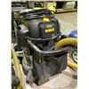 Image 2 : 2 DEWALT VACUUMS (UNKNOWN WORKING CONDITION)