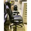 Image 2 : ZEANUS ROLLING GAMING CHAIR