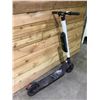 Image 2 : *NEW* WHITE AND BLACK SEGWAY ELECTRIC SCOOTER WITH CHARGER