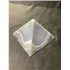 Image 1 : AGATE PYRAMID APPROX 2-1/2X3-1/2X3-1/2" RETAIL $1289.98 (1 CORNER CHIPPED)