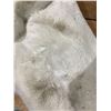 Image 2 : MON CHATEAU LUXE FAUX FUR ROUND RUG WHITE 5'