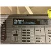 Image 2 : ROLAND E-5 INTELLIGENT SYNTHESIZER (NO POWER CORD)