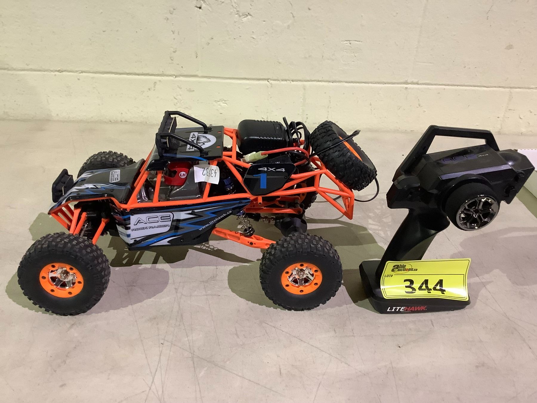 Big Rc Razor *TESTED WORKING* LITE HAWK ACE ROCK RACER RC CAR WITH REMOTE