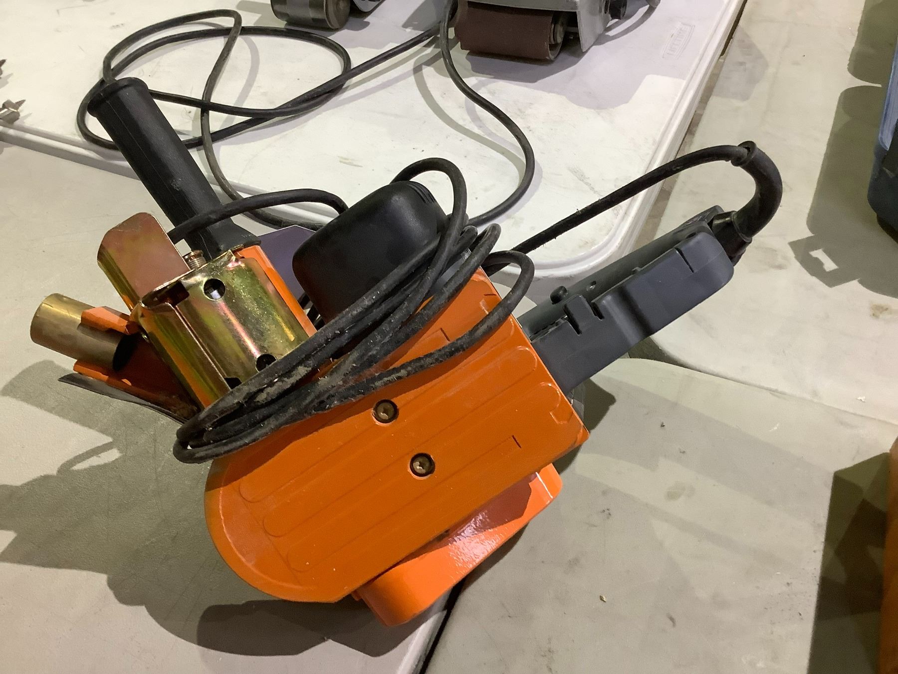 HOFFMANN BH-556 HAND-HELD EDGE LIPPING PLANER - Able Auctions