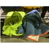 Image 2 : LOT OF ASSORTED CLOTHING INCLUDING: JACKETS, PANTS AND MORE