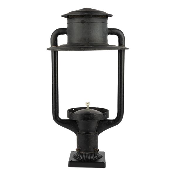 A Critter Country Light Pole Fixture.