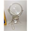 Image 2 : VINTAGE LOUPE IN BOX