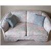Image 1 : Sklar-Peppler Loveseat with Throw Pillows