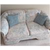 Image 1 : Sklar-Peppler Loveseat with Throw Pillows