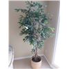 Image 1 : Artificial Tree