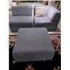 Image 3 : Love Seat & Ottoman