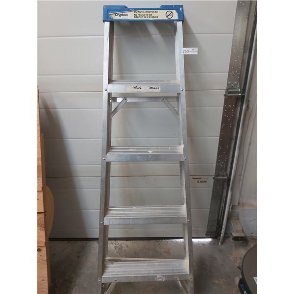 Gryphon 5 Foot Ladder