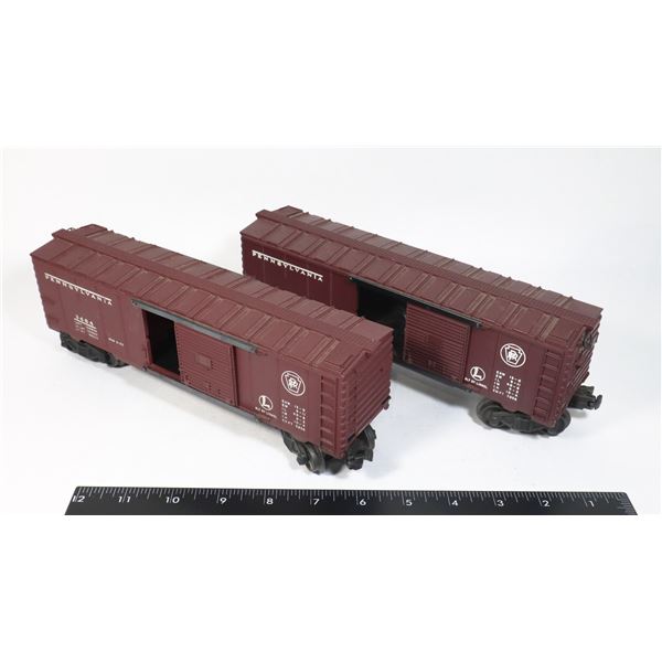 LIONEL 3484 BOX CAR, ONE HAS MISSING MAN