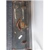 Image 2 : ANTIQUE SUITCASE