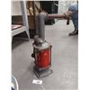 Image 2 : VINTAGE OIL PUMP