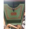 Image 2 : BEAUTIFUL OLD HAND CRANK PHONOGRAPH