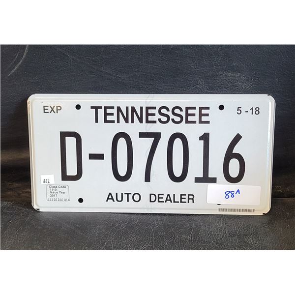 UNISSUED HARD TO FIND TENNESSEE AUTO DEALER LICENSE PLATE