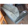 Image 4 : recliner chair (40"L x 37"D x 37"H)
