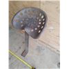 Image 3 : Antique Tractor Seat