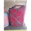 Image 8 : 3 Vintage Fuel Cans
