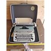 Image 3 : Smith Corona Classic 12 Typewriter In Case