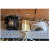 Image 1 : 3 Vintage Telephones