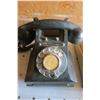 Image 2 : 3 Vintage Telephones