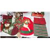 Image 2 : Large bundle of Christmas items - Basket, cloth wreath, candles, fabrics, etc.