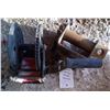 Image 2 : Winch and tie down crank