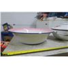 Image 3 : kitchen bowls and cups