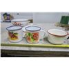 Image 6 : kitchen bowls and cups
