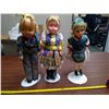 Image 2 : 3 dolls