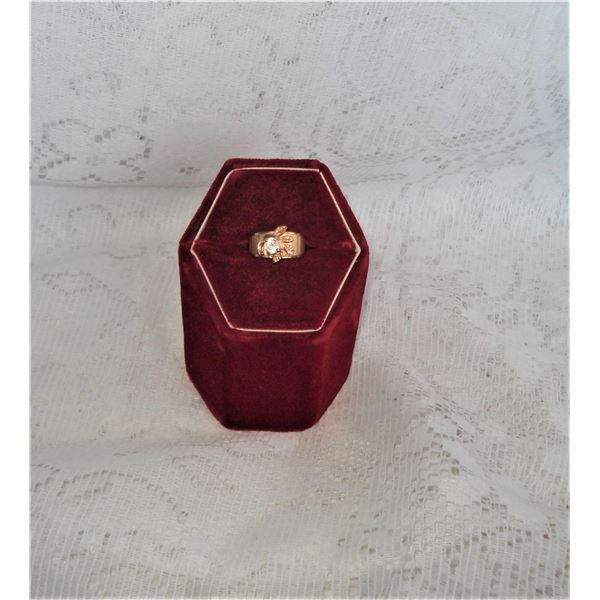 Womens Ring marked 18K HGF (weight 4.8 grams)