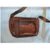 Image 3 : Vintage leather oak leaf tooled purse