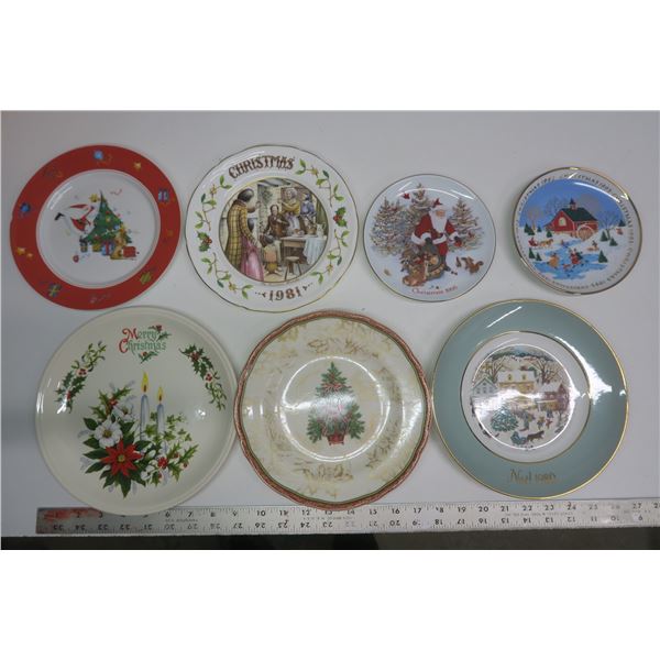 Lot of 7 Decorative Christmas Plates