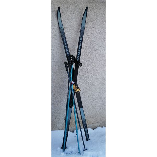 Dynatour Silver Step Skis w/ 2 x Pairs of Poles