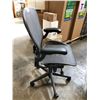 Image 2 : HERMAN MILLER AERON GRAPHITE FULLY ADJUSTABLE TASK CHAIR SIZE C RETAIL PRICE $2243 CAN